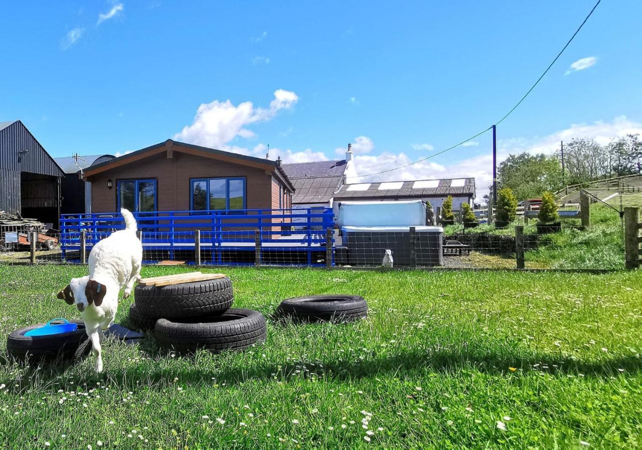 Glen Roe - 3 Bed Lodge On Friendly Farm Stay With Private Hot Tub New Cumnock Exterior photo